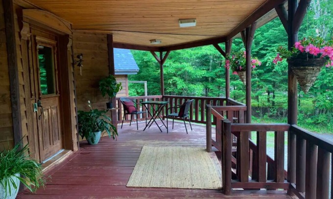 La Conception Ski Chalet | Luxury House on the Banks of the River Rouge