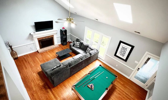 Ellendale House | Luxury House Perfect for Family WKND! Game room!