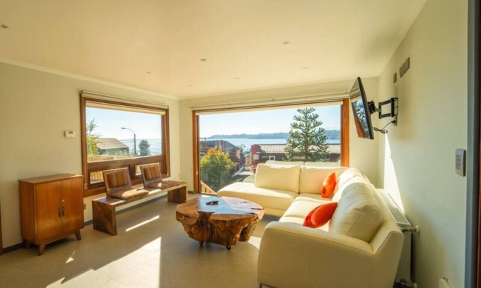 Puerto Varas House | Luxury House Playa Hermosa - BBQ Jacuzzi Parking Wifi