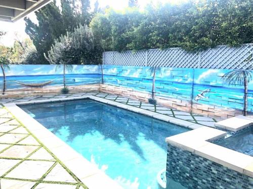 Valley Glen House | Luxury house pool & Spa 10 mins from Hollywood & Universal Studios