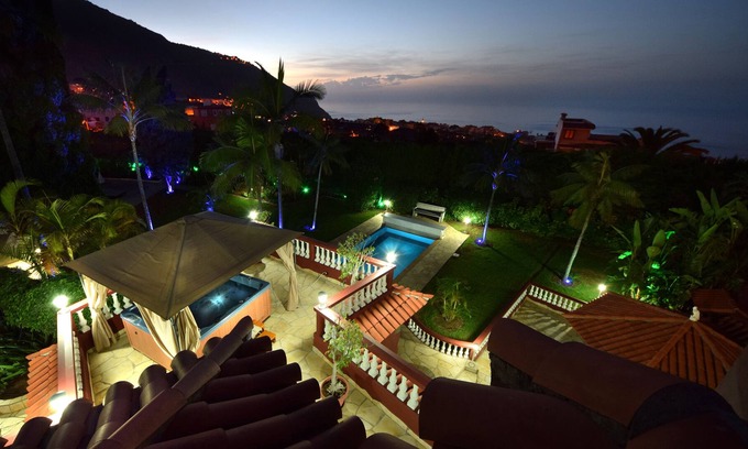 Los Realejos Villa | Luxury house with heatable pool, sauna and Jacuzzi, 6 - 13 guests