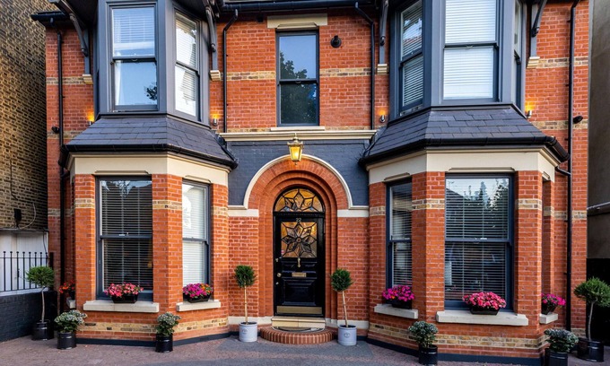Ealing House | Luxury house with Hot Tub, sauna, cinema, gym.