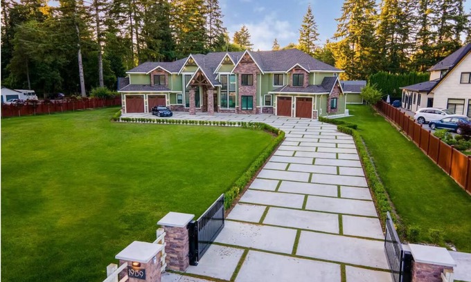 Surrey Other | Luxury Houses in Surrey(Vancouver)BC. closed to Langley BC.