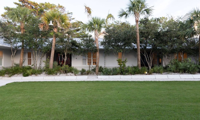 Seaside Hotel | Luxury in Seaside! Just Steps to Beach, Downtown, & Very Private + 2 Bikes
