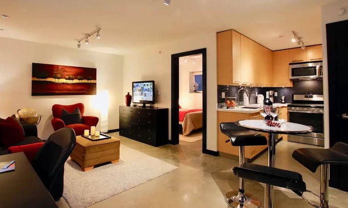 Central Lonsdale House | Luxury In the heart of Central Lonsdale