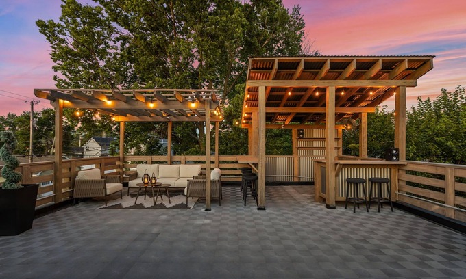 Fountain Square House | Luxury Indy Stay | Rooftop Lounge + Theater/Arcade