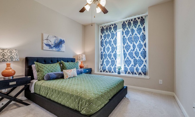 Katy House | Luxury Katy Retreat- 5 bed/3 bath - BBQ Grill, Fire Pit/Office/TV Projector