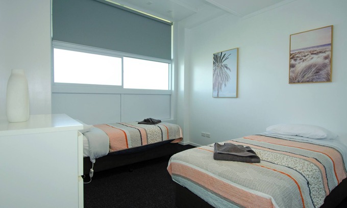 Kawerau Apartment | Luxury Kawerau Apartment with garage - Jellicoe court