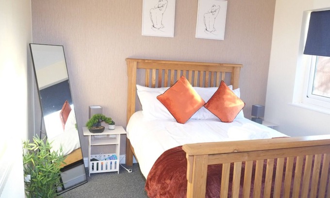 Mapperley House | Luxury king 🤴 bed living "your Luxe Home Away"