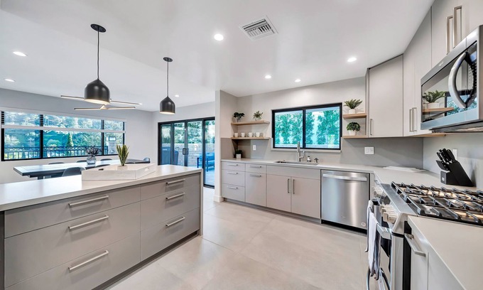 Encino House | Luxury King Bed W/Pool, Spa & Spectacular View!