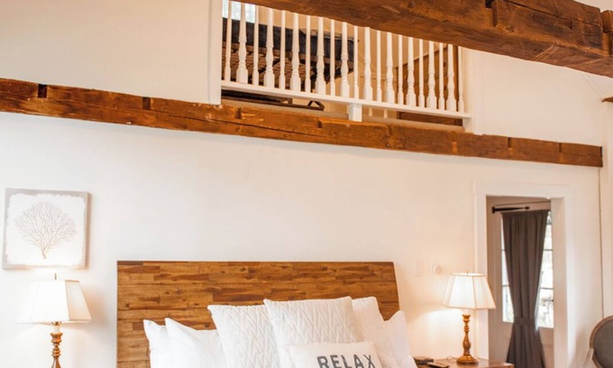 West Dover Resort | Luxury King Cottage, 2 twin beds in loft, fireplace, private entrance