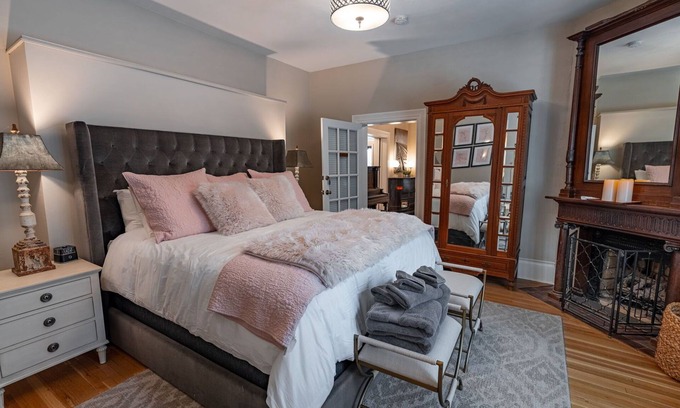 Canon City Apartment | Luxury King Suite in the heart of the Royal Gorge Region