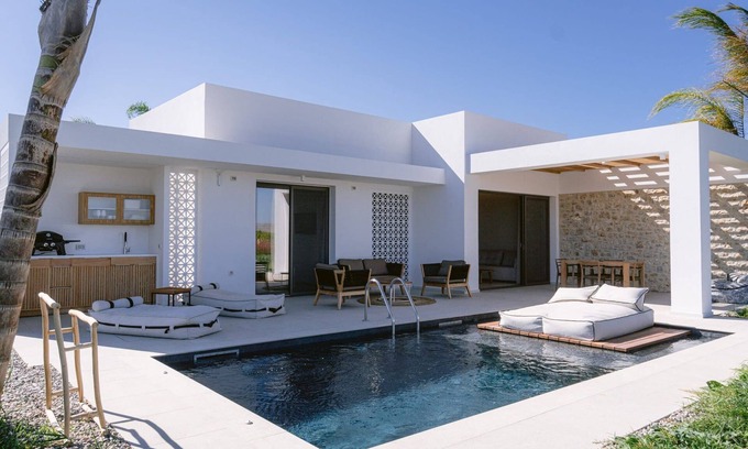 Tingaki Villa | Luxury Kos Villa | Villa Pigwidgeon | 1 Bedroom | Spacious Furnished Sun.