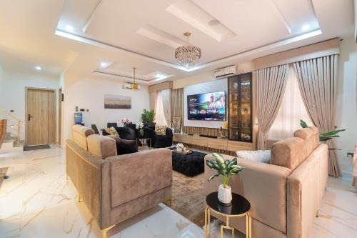 Ofin Apartment | Luxury Lagos Apartment with 3 Bedrooms