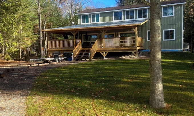 Minden Hills Cottage | Luxury lakefront cottage w/private dock. Perfect for big families. & games room