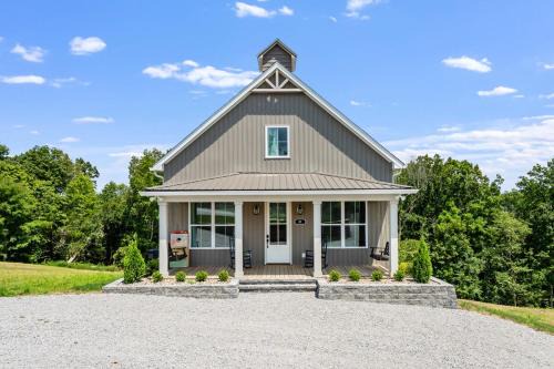 Clarkson House | Luxury Lake Getaway & Wax Marina
