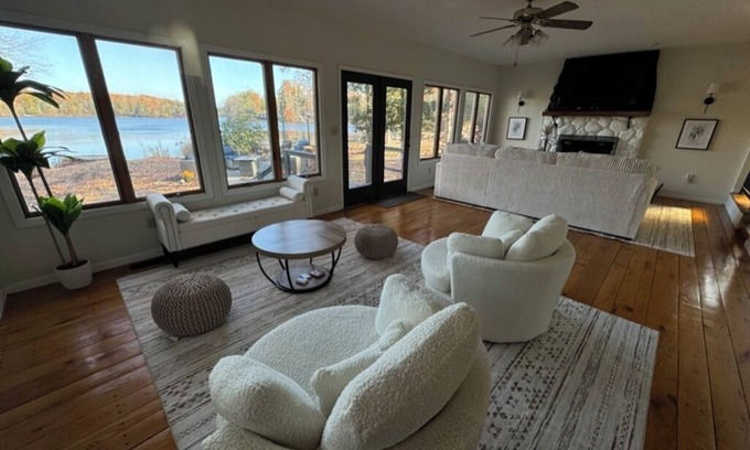 Bridgeton House | Luxury Lake House Getaway in charming Jersey Shore Countryside