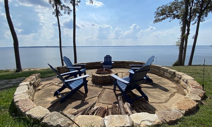 Etoile House | Luxury lake house retreat, hot tub on Sam Rayburn