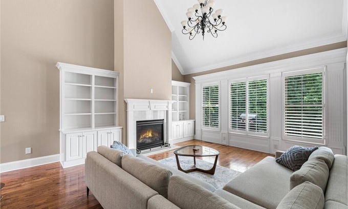 Gainesville House | Luxury Lake House with Private Dock & Game Room