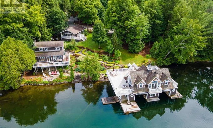 Muskoka Lakes Cottage | Luxury Lake Joseph Cottage w/Boathouse, Kids Cottage, Hot Tub & Putting Green