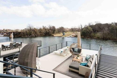 Kingsland House | Luxury Lake LBJ Waterfront Home with Hot Tub and Boat Slip