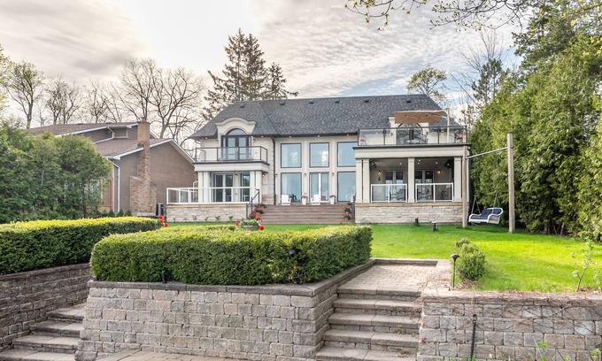 Innisfil Cottage | Luxury Lake Simcoe Waterfront Cottage