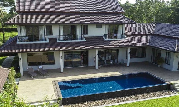 Chiang Mai Villa | Luxury Lakefront Villa near the City in Green Community