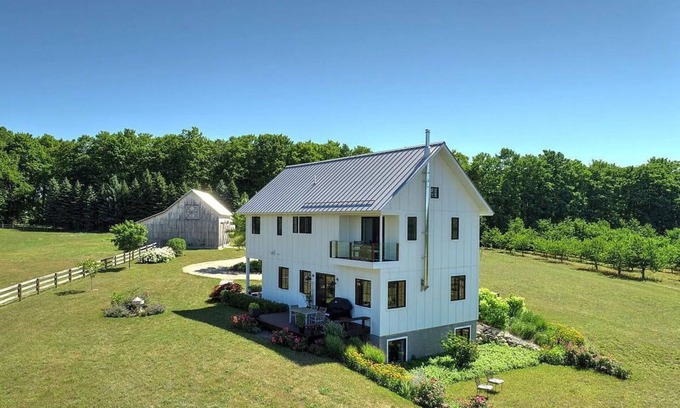 Northport House | Luxury Lake View on 10 Acres - Orchard House