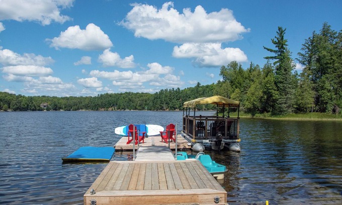 Unorganized Centre Parry Sound Resort | Luxury lakefront escape in Northern Muskoka - your private retreat awaits.