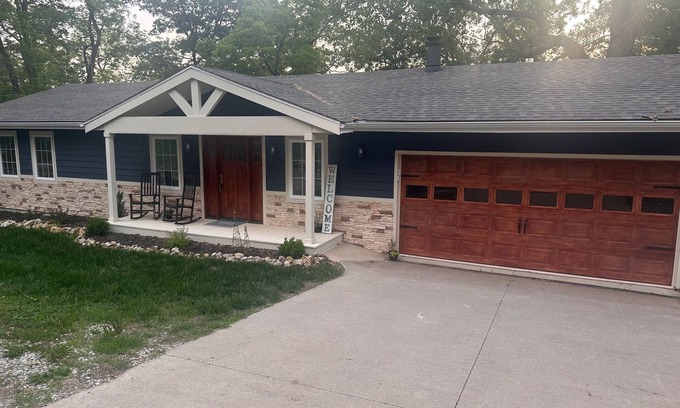 Highland Center House | Luxury Lakefront Escape at Lake Keomah near Oskaloosa Iowa.
