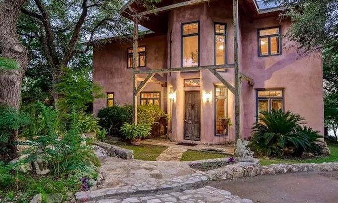 Mouth Of Pedernales House | Luxury Lakefront Escape: Massage, Yoga, Winery, Kayaks, SUPs, Krause Springs!
