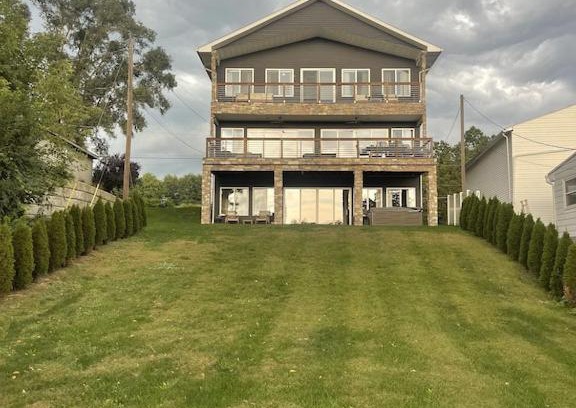 Brighton House | Luxury Lakefront for Entertaining!