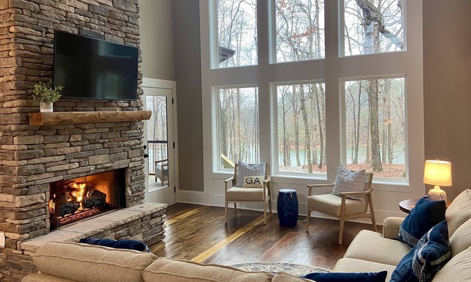 Hartwell House | Luxury Lakefront Hartwell Home | Private Dock | Deep Water Cove | Kayaks