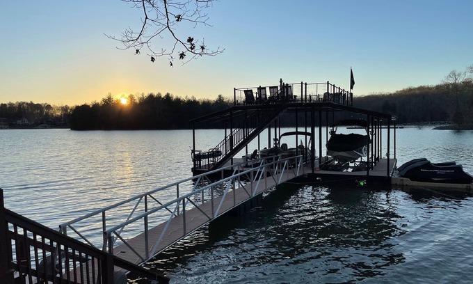 Morganton House | Luxury Lakefront Home on Beautiful Lake Blue Ridge; 3 K Suites + Bunk; Huge Dock