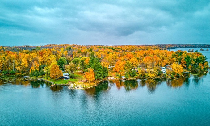 Frontenac Cottage | Luxury Lakefront Loft with Stunning Views