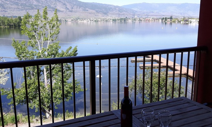 Okanagan-Similkameen Condo | Luxury Lakefront Penthouse - Huge Balcony with Spectacular Views