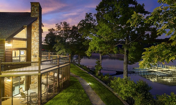 Lampe Ski Chalet | Luxury Lakefront Resort Chalet 3~2 Pools~FREE Amenities~Dock~MiniGolf~Waterslide