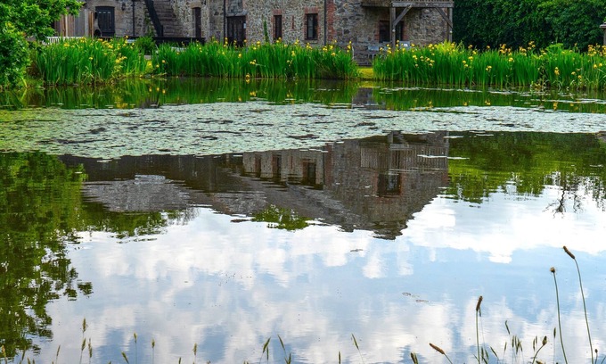 Callington Cottage | Luxury Lakeside Cottages sleeps up to 19 with fishing & hot tubs