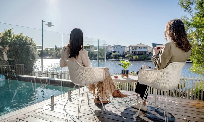 Birtinya House | Luxury Lakeside Living at Birtinya