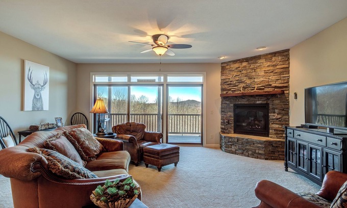 Sugar Mountain Condo | Luxury large 2-bedroom condo Mountain Views Ski in/out Sugar Mountain Banner Elk