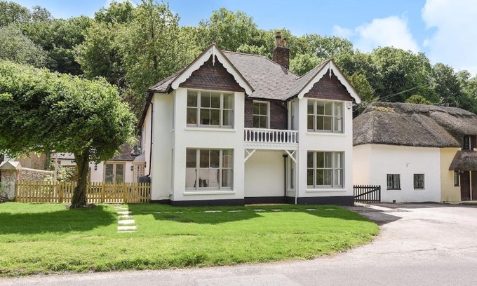 Milton Abbas House | Luxury Large Five Bedroom Family House Sleeps 10