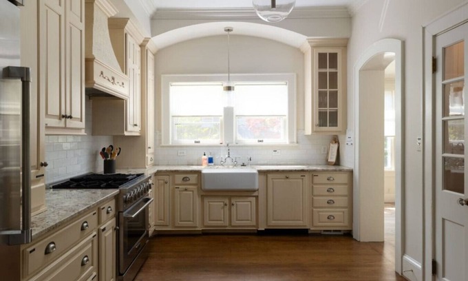 Old Irving Park House | Luxury Large Home - Family Home - Big Fenced Yard