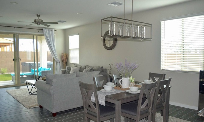 Avondale House | Luxury Large New Build 10 minutes from Glendale State Farm Stadium