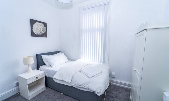 Thorpe Satchville House | Luxury Leicester Retreat with 6 Bedrooms