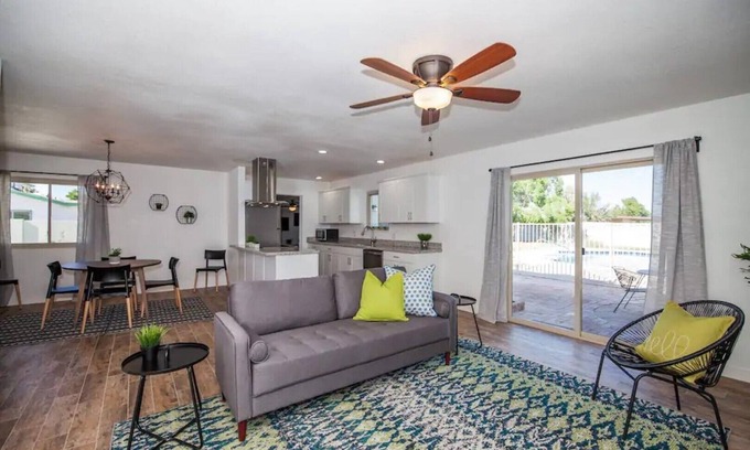 Yuma House | LUXURY Living 3