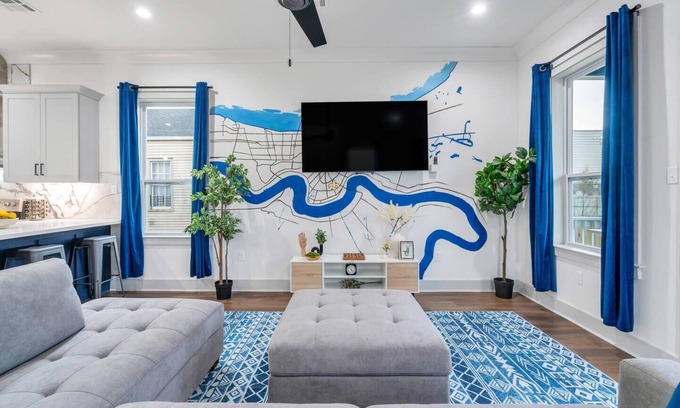 Tulane - Gravier House | Luxury Living: 3BR, 2.5BA Home. Gated Backyard, BBQ, Parking - Near Superdome and Canal Streetcar