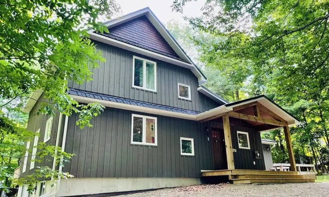 Flesherton Ski Chalet | LUXURY LIVING AT CHALET MARGAUXnCozy cottage/ski retreat for a family vacation