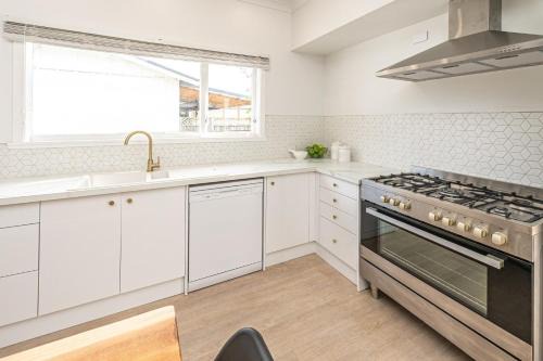 Whanganui Villa | Luxury Living Central College Estate Springvale