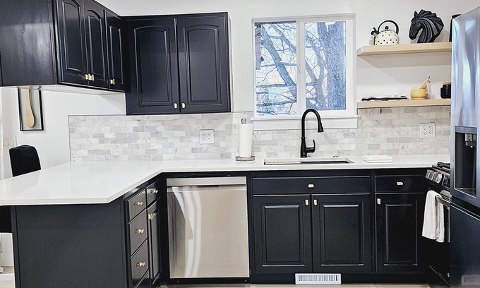 Sandy House | Luxury Living Close to Skiing/Hiking in SLC
