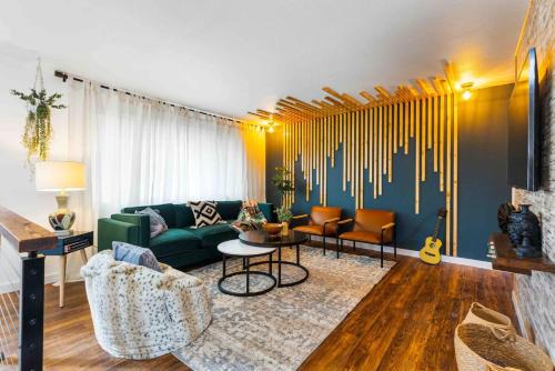 Kingsgate Apartment | Luxury Living - Kirkland Stylish Home - Prime Spot
